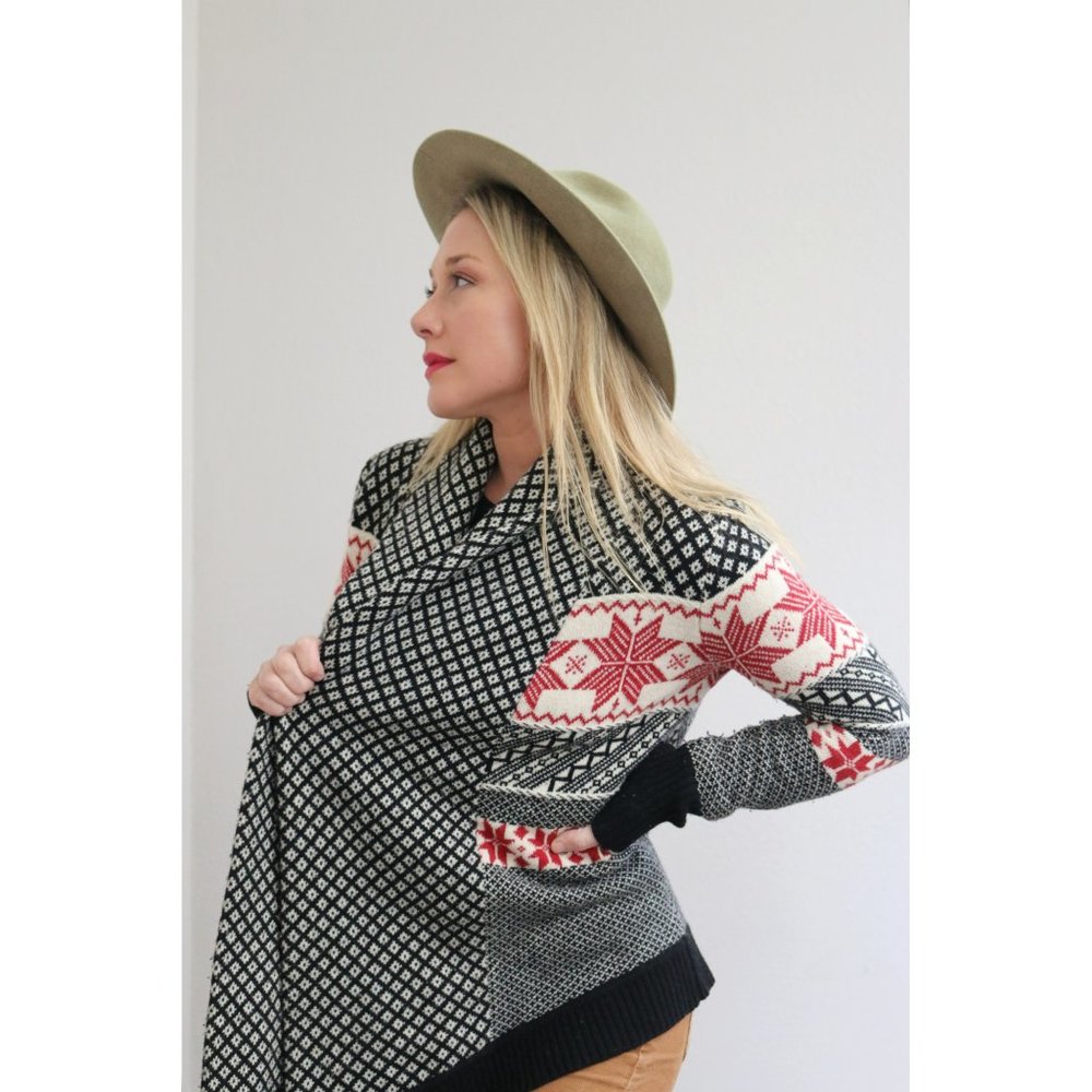 Telluride Lambswool Holiday Snowflake Sweater in Women's Extra Small to Small